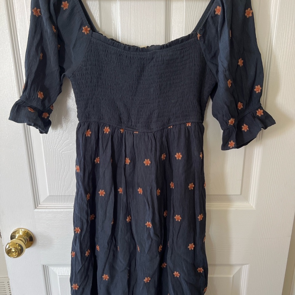 🌸 West + Main Navy Floral Smocked Dress – Size M/L